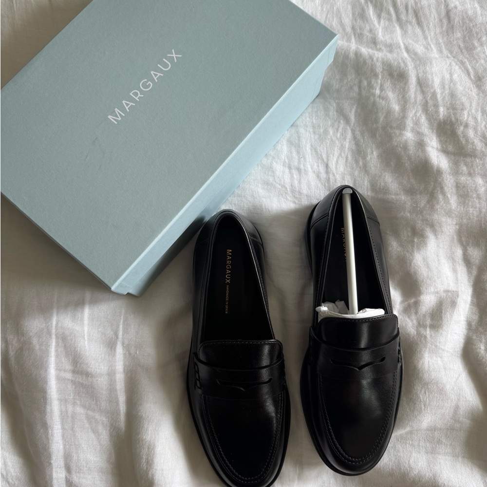 NEW Margaux Black Women's Loafers size 39.